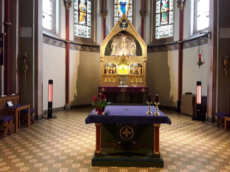 Infrarotheizstrahler einsetzbar in Kirchen um zum Beispiel den Altar zu beheizen