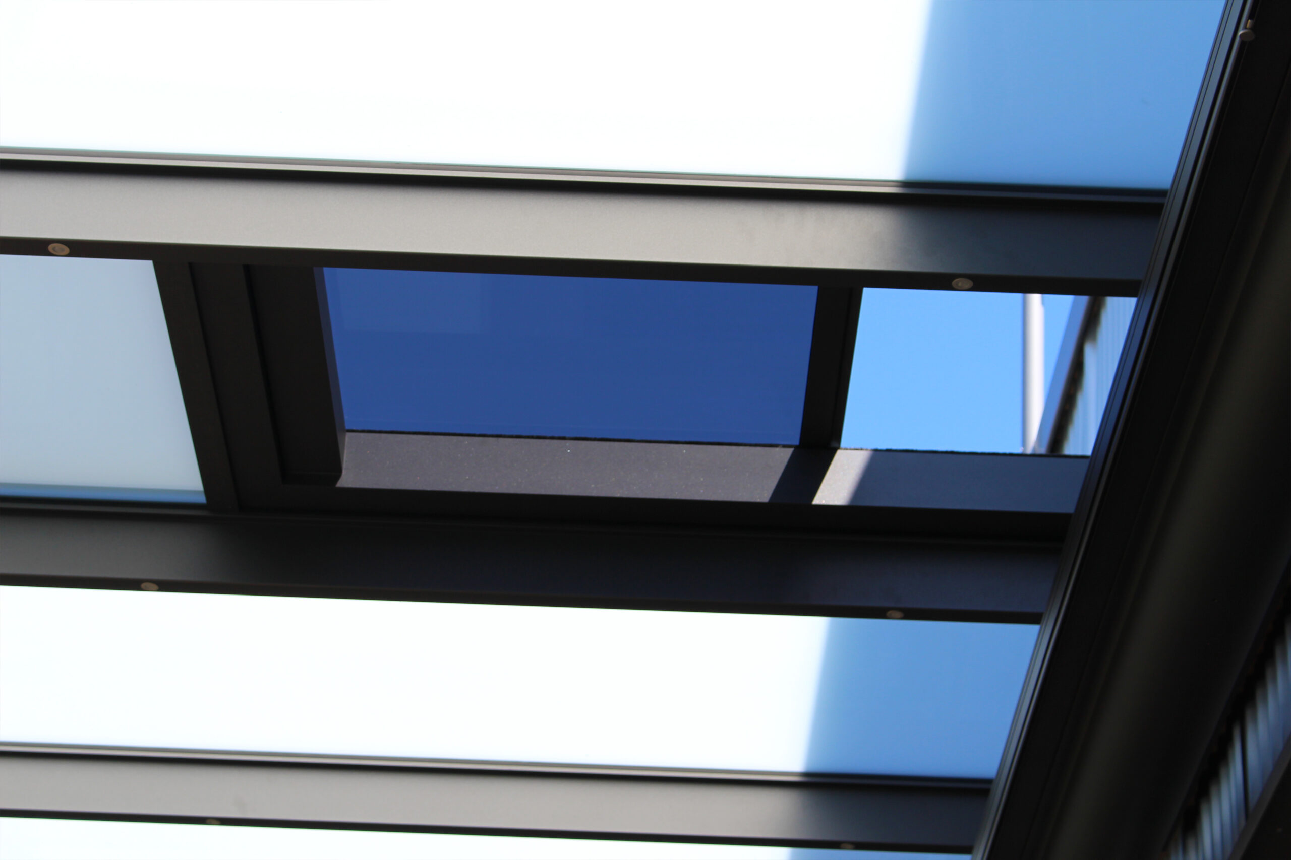 Details des elektrischen Dachschiebefensters